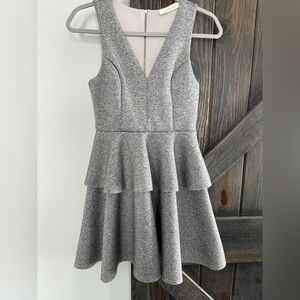 EVERLEIGH Peplum Dress Tiered Layered Pleated V-Neck Sleeveless Heather Greay‎